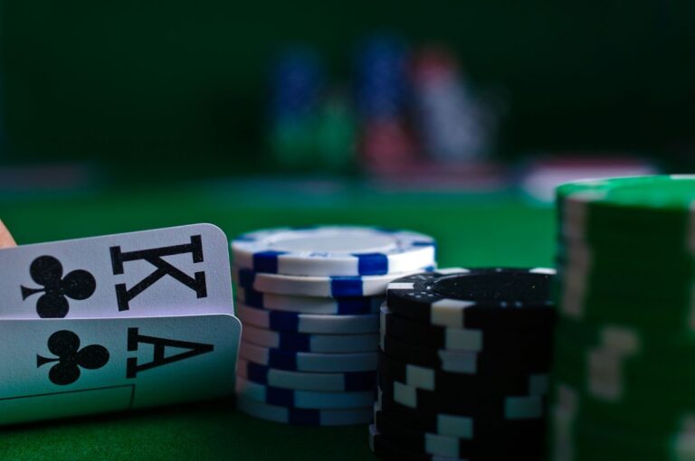 WSOP 2025 startet mit Paukenschlag: Kevin Li gewinnt erstes Bracelet des Jahres