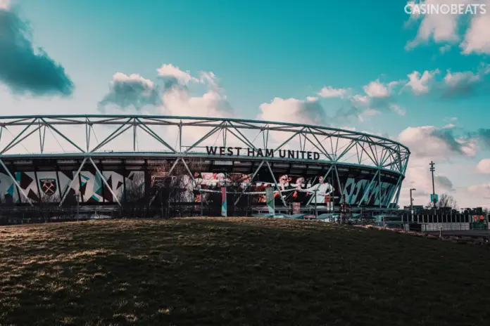 West Ham garde un sponso paris sportif 1 an avant l'interdiction en Premiere League
