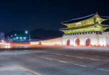 한국 경복궁 입구 및 야경