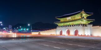한국 경복궁 입구 및 야경