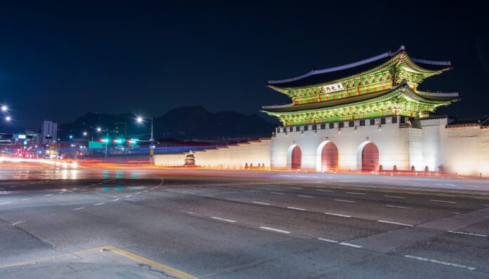 한국 경복궁 입구 및 야경