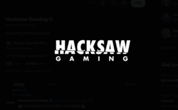 Logotyp för Hacksaw Gaming i vitt på svart bakgrund.