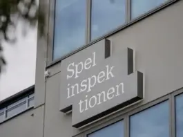 Skylt med texten "Spelinspektionen" på en byggnad.
