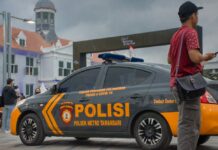Malaysian Police Arrest 124 in Raid on Illegal Cockfighting, Gambling Ring